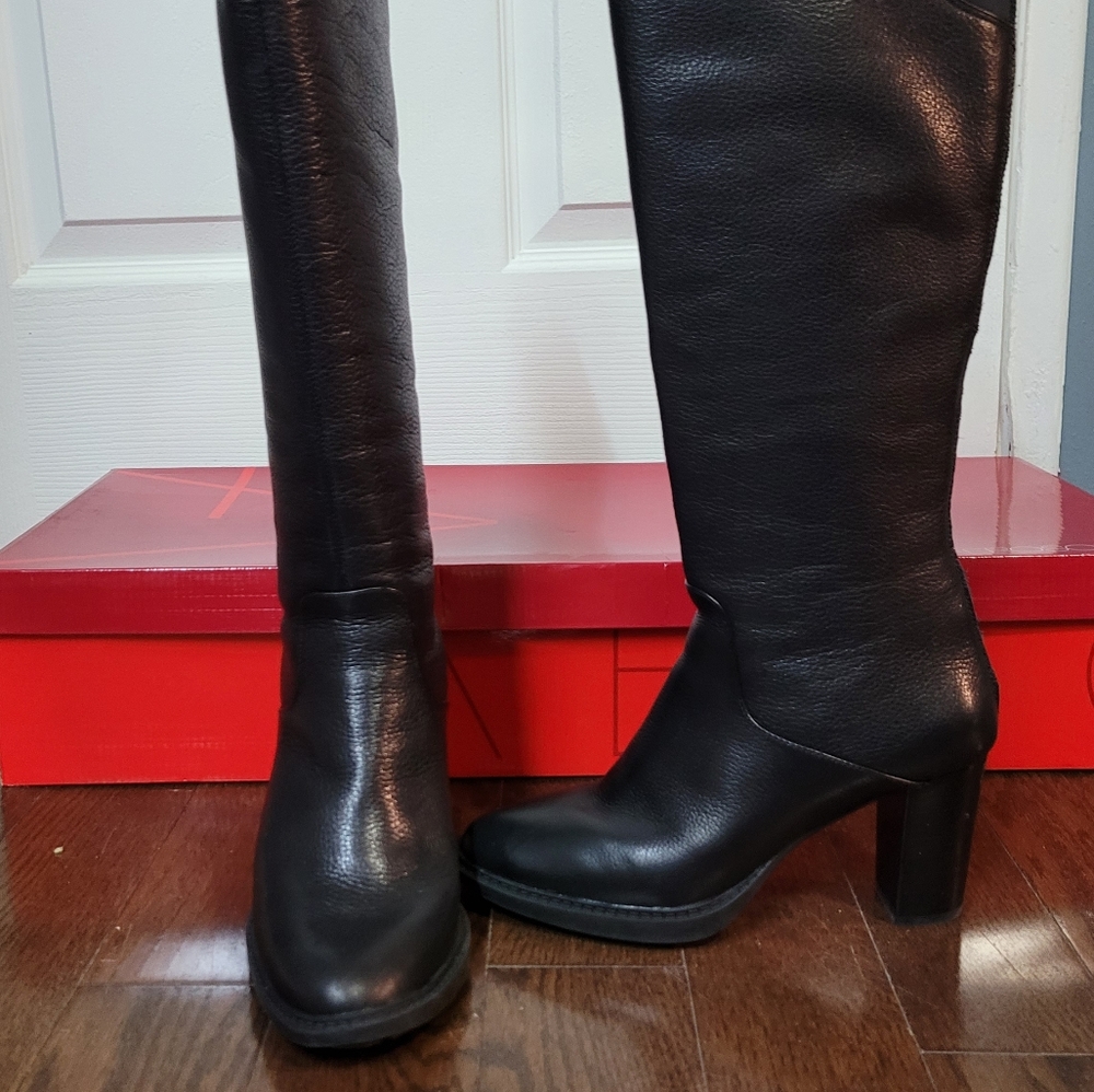 Aerosol women Tall black boot-Real Fact